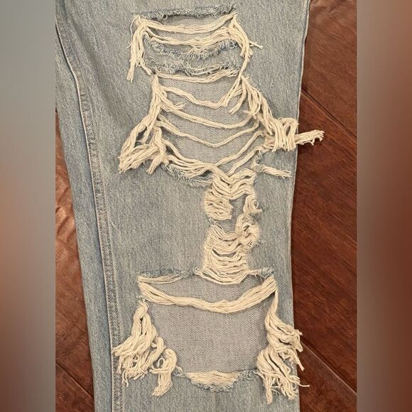 ASOS DESIGN Curve high rise distressed mom jeans light wash with rips 28/30 - Picture 6 of 13